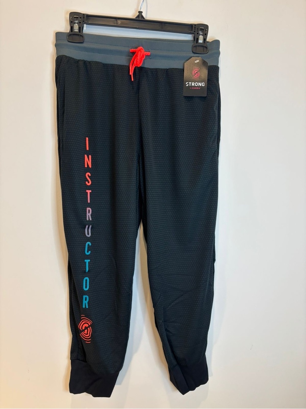 Zumba Strong Instructor Squat Sync Sweat Cropped Pants Men’s S / Women’s M